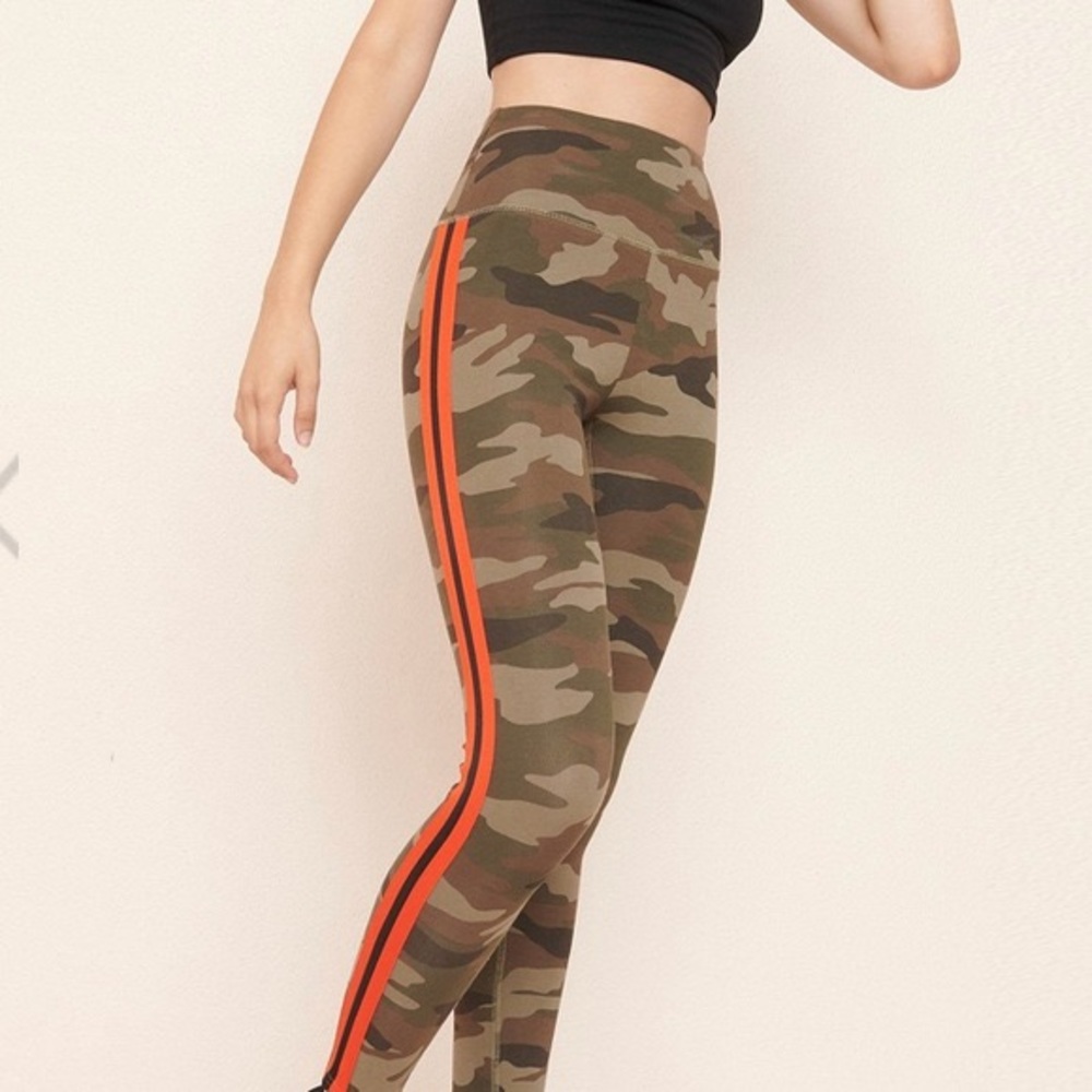 Garage camo high rise leggings